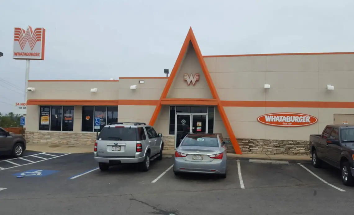 Does-Whataburger-take-Apple-pay-featured-image-scaled