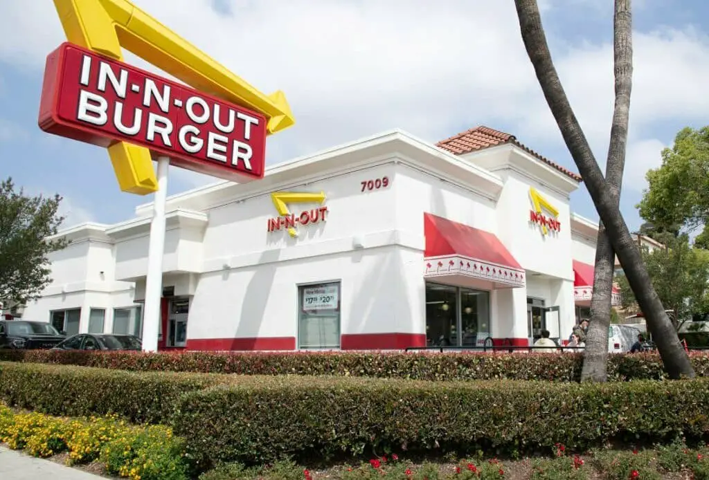 Does-in-n-Out-Take-Apple-Pay-featured-image