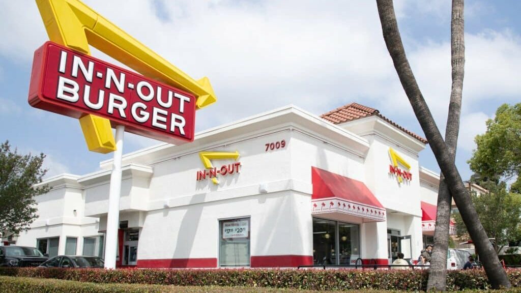 Does-in-n-Out-Take-Apple-Pay-featured-image